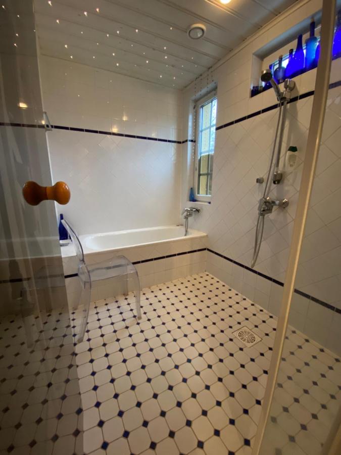Room In Villa Emilia 에스포 외부 사진