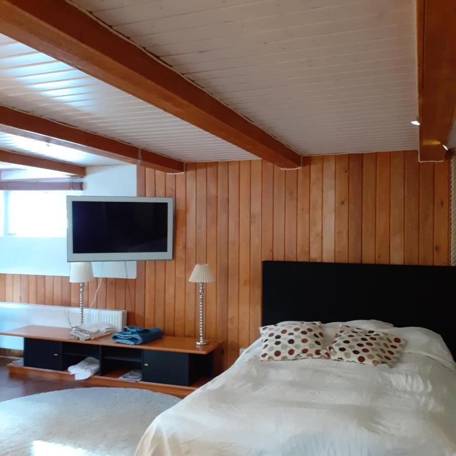 Room In Villa Emilia 에스포 외부 사진