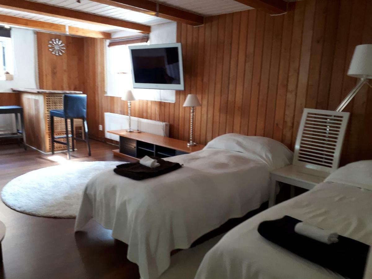 Room In Villa Emilia 에스포 외부 사진